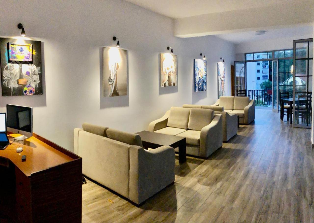 Rooms By Lion กรูเยอ ภายนอก รูปภาพ