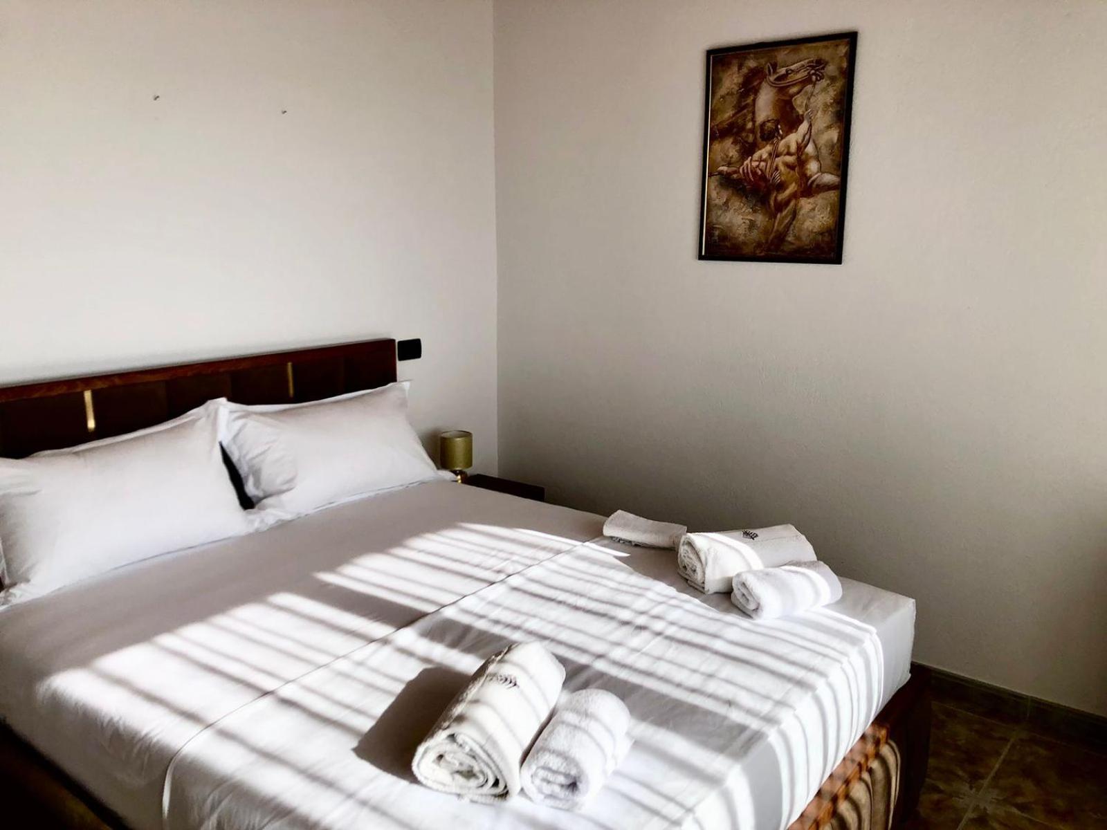 Rooms By Lion กรูเยอ ภายนอก รูปภาพ